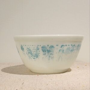 Vintage Pyrex Butterprint Bowl